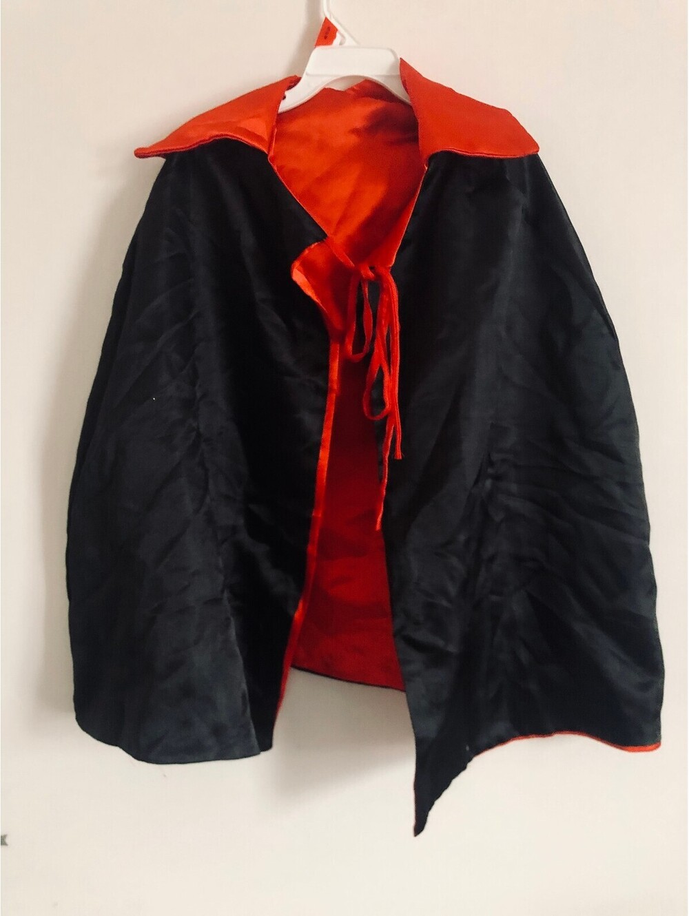 Vampire Cape One Size Fits Most Toddlers Kids Black Red Halloween Costume 2T-6T